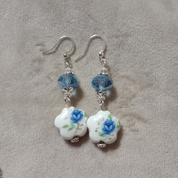 Blue Rose Flower Pendant Jewelry Set - Picture 3 of 4